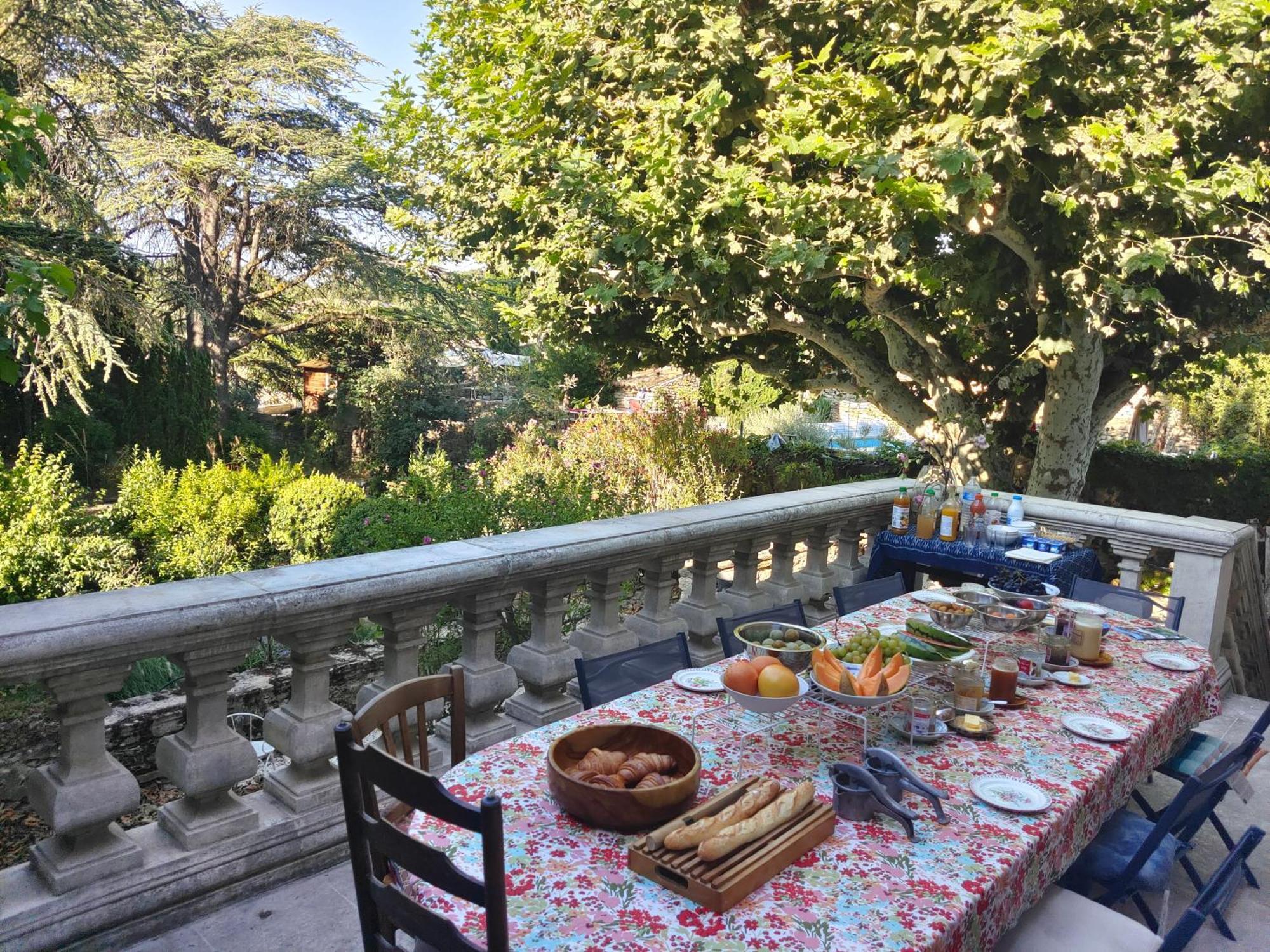Rue Du Chateau A Cabrieres D'Avignon Bed and Breakfast Exterior foto